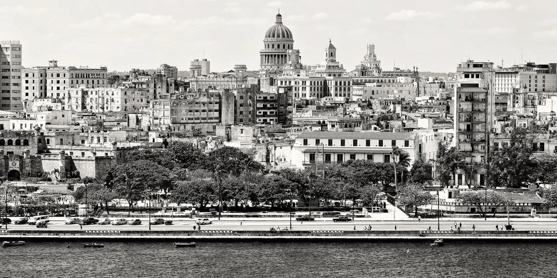 Havana's Timeless Beauty – A Black & White Tribute